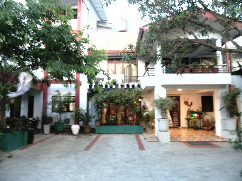 Thilaka City Hotel Anuradhapura Exterior photo