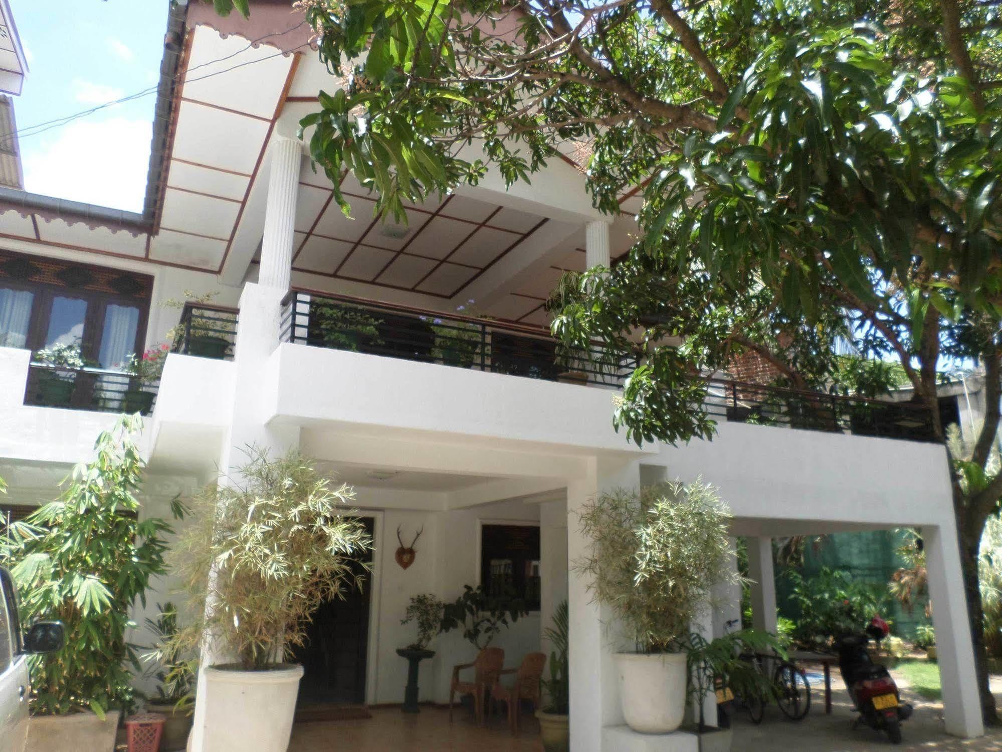 Thilaka City Hotel Anuradhapura Exterior photo