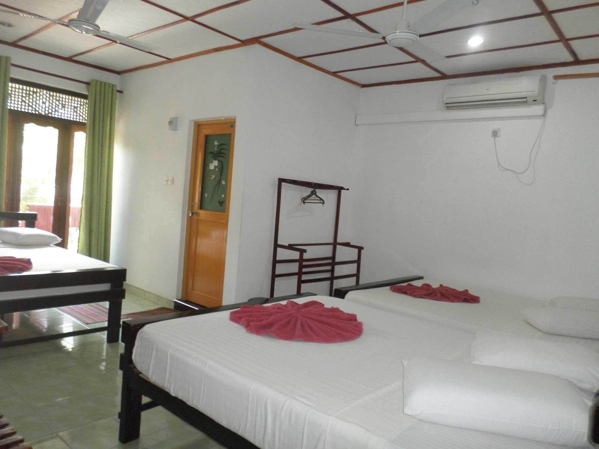 Thilaka City Hotel Anuradhapura Exterior photo